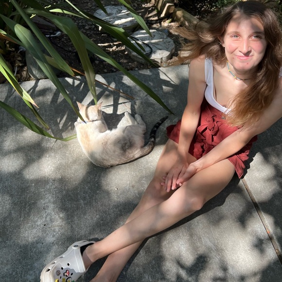 Meet your Posher, Katie - Picture 4 of 7